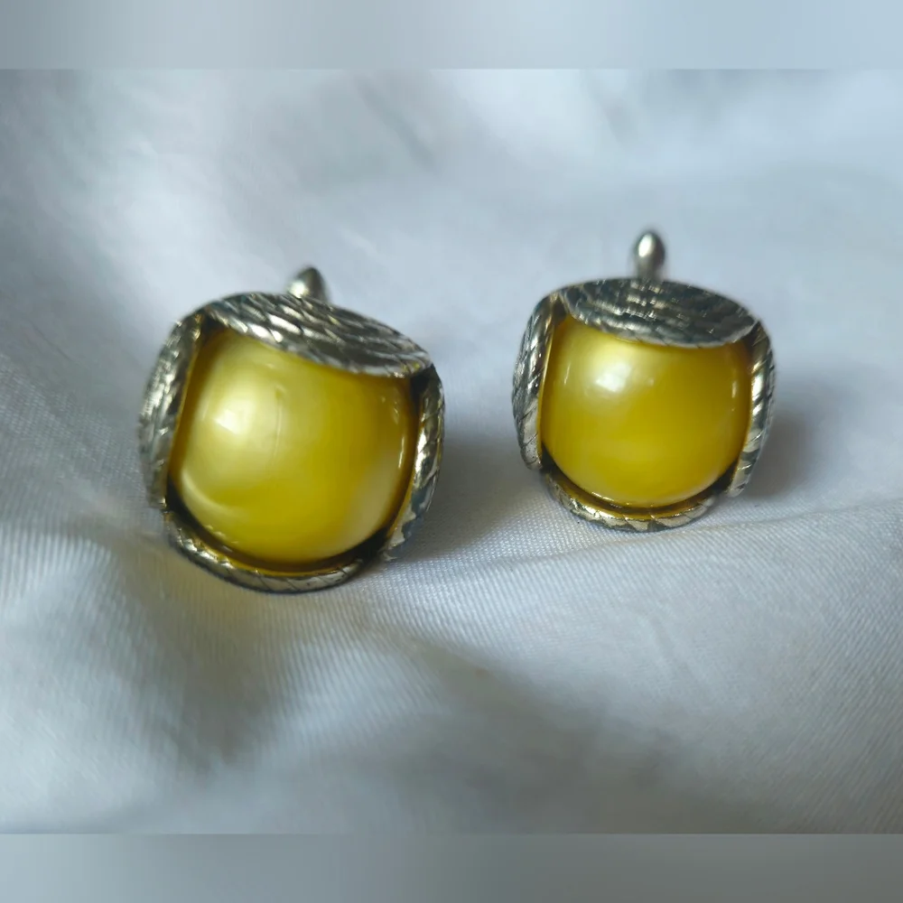 SWANK Vintage Cufflinks Yellow Goldtone